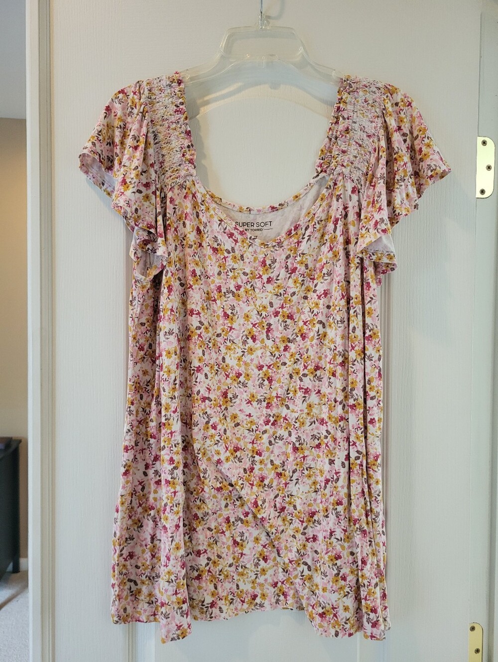 Torrid Super Soft Smocked Flutter Sleeve Tee Top 2X Floral Pink Yellow Plus Size